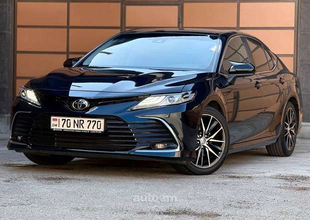Toyota Camry 2018 — լուսանկար 2