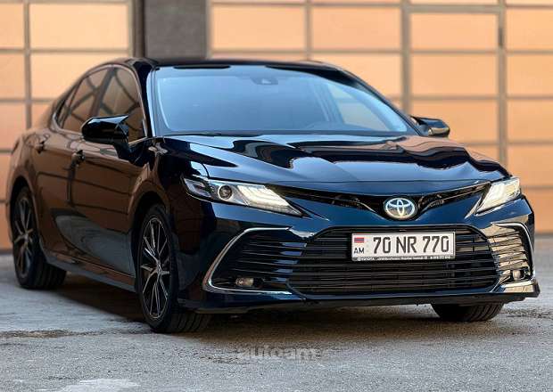 Toyota Camry 2018 — լուսանկար 3