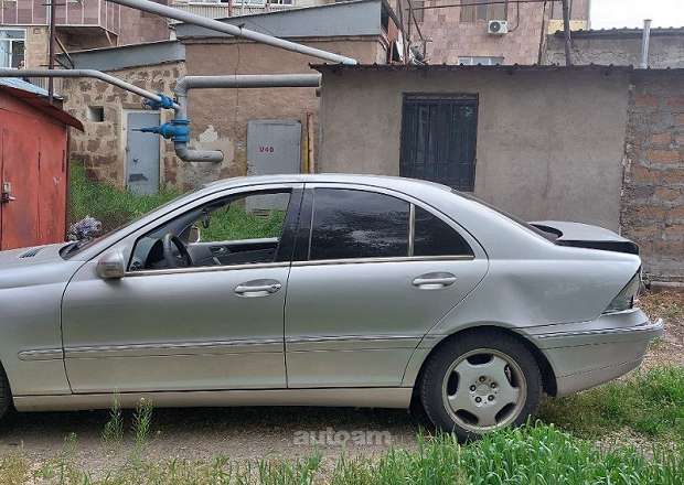 Mercedes-Benz C 240
