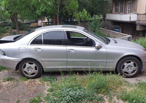 Mercedes-Benz C 240