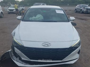 Hyundai Elantra  2021 