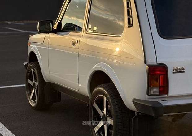 VAZ (Lada) 2121 NIVA (4x4)