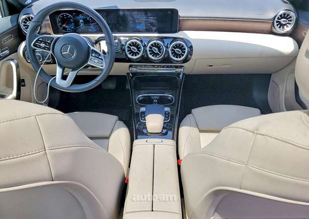 Mercedes-Benz A 220