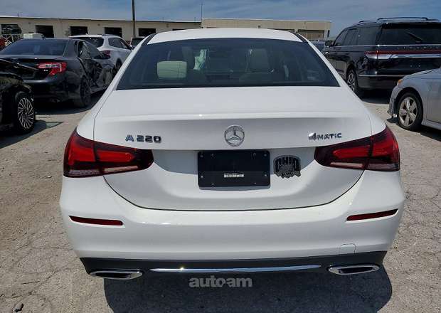 Mercedes-Benz A 220