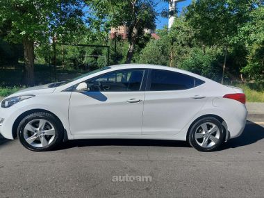 Hyundai Elantra  2012 