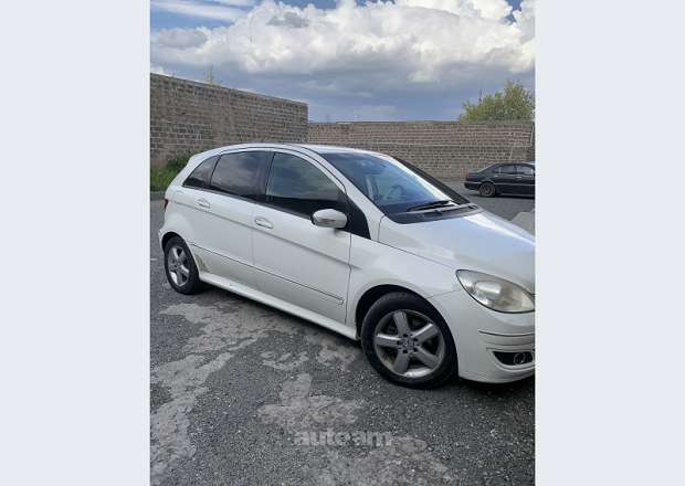 Mercedes-Benz B 170