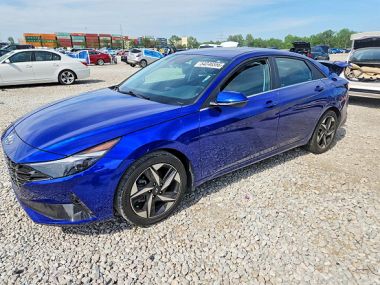 Hyundai Elantra  2022 