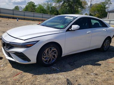 Hyundai Elantra  2024 