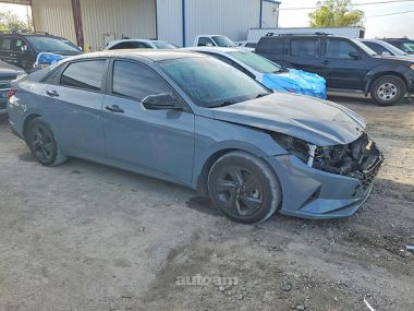 Hyundai Elantra  2022 