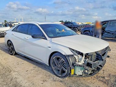 Hyundai Elantra  2022 
