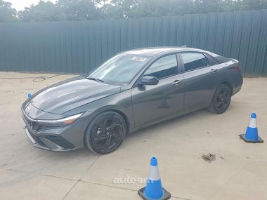 Hyundai Elantra  2026 