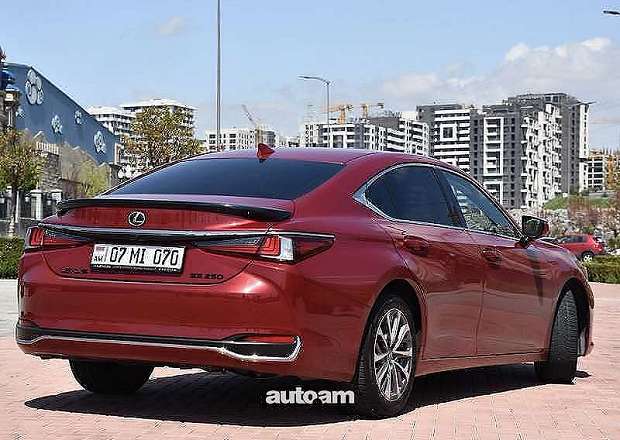 Lexus ES 200