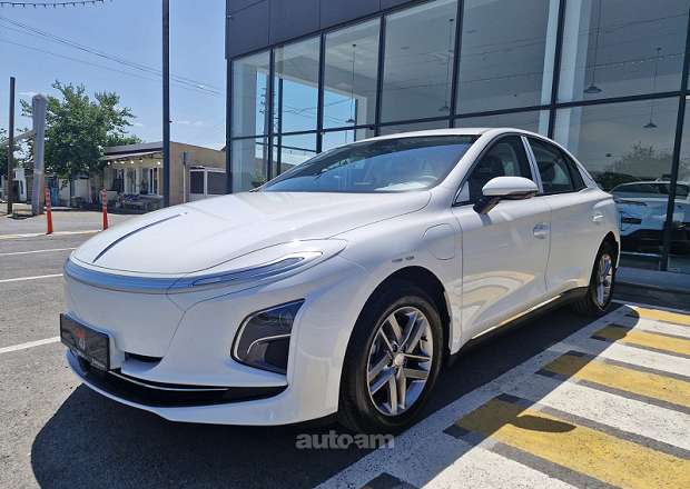 Hongqi E-QM5