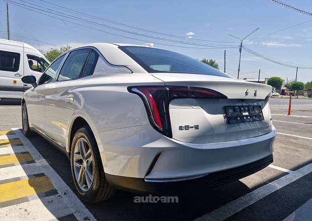 Hongqi E-QM5