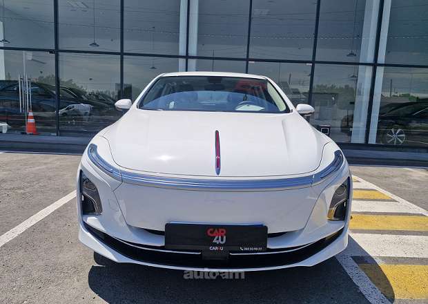 Hongqi E-QM5