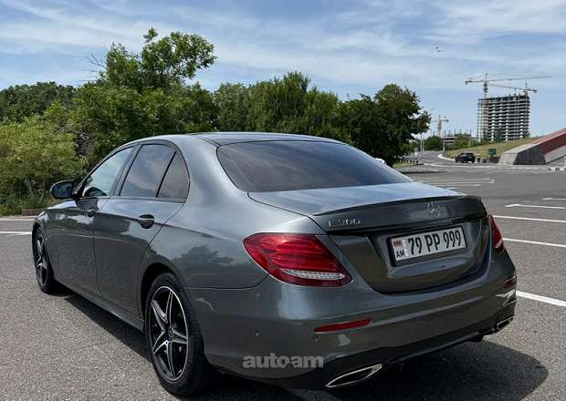 Mercedes-Benz E 300