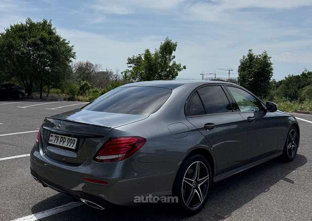 Mercedes-Benz E 300