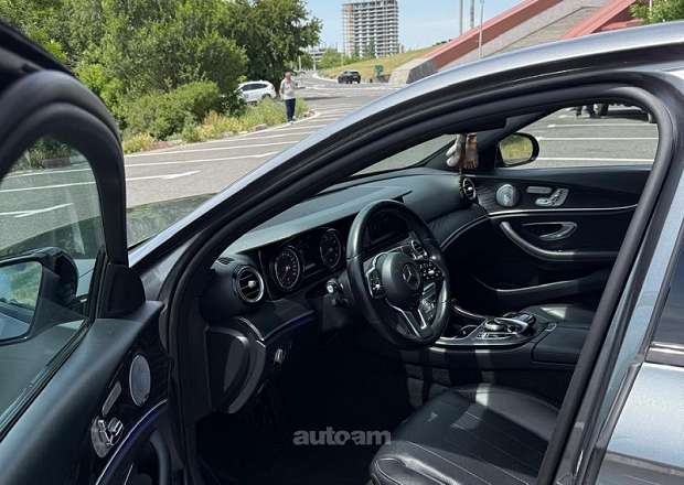 Mercedes-Benz E 300