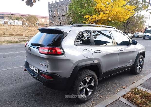 Jeep Cherokee 2016 — լուսանկար 5