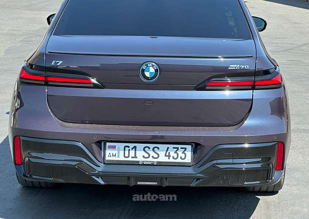 BMW i7
