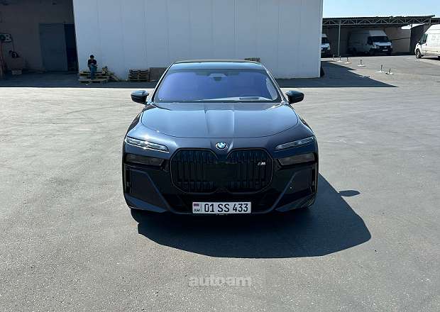 BMW i7