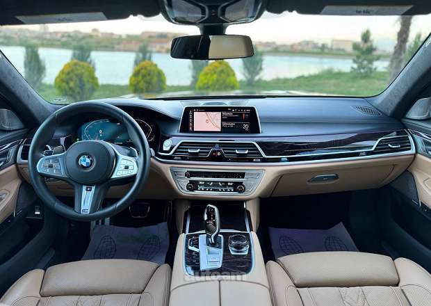 BMW 750