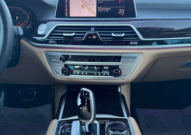 BMW 750