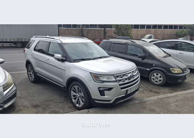 Ford Explorer 2018 — photo 1