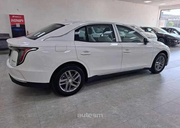 Hongqi E-QM5
