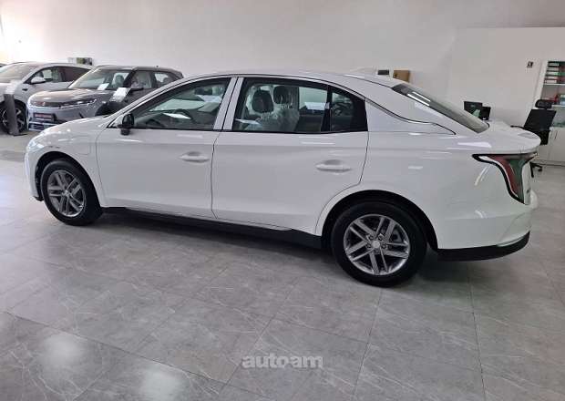 Hongqi E-QM5