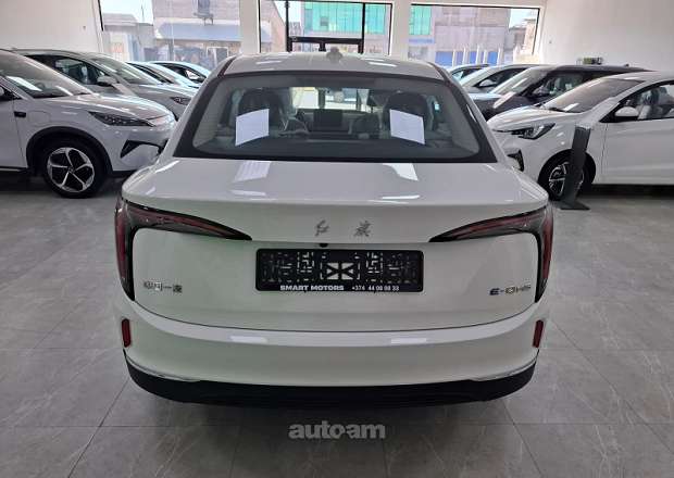 Hongqi E-QM5