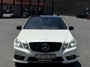 Mercedes-Benz E 300  2011 