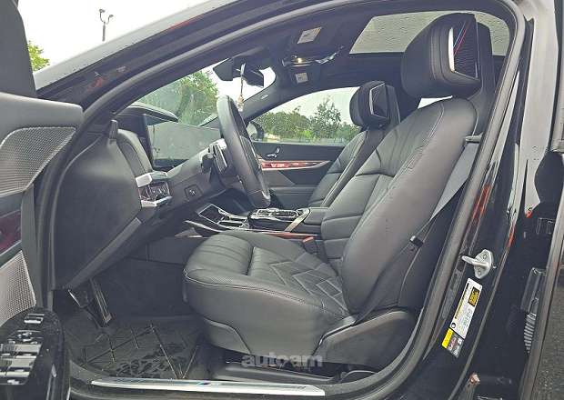 BMW i7