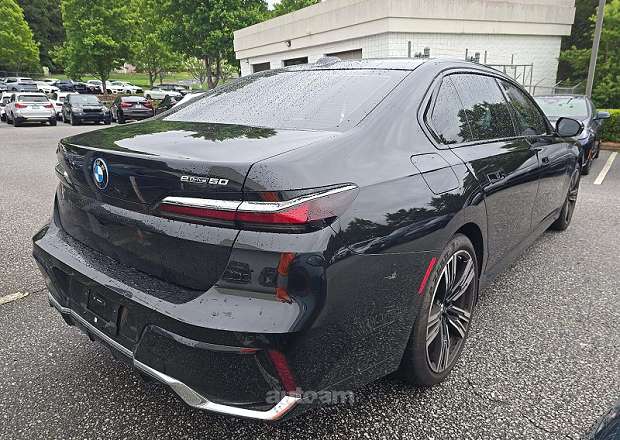 BMW i7