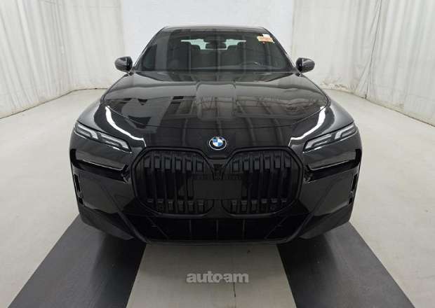 BMW i7
