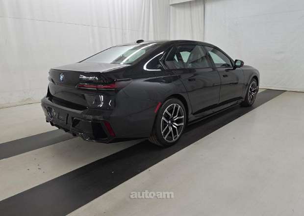 BMW i7