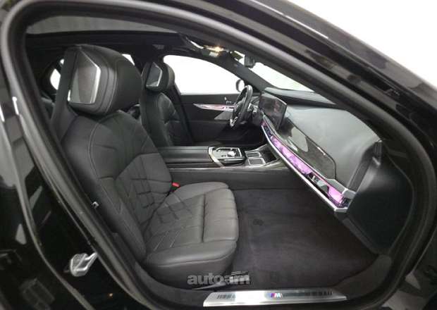 BMW i7