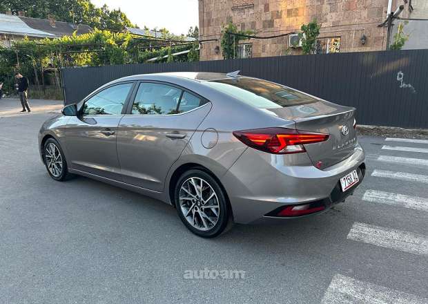 Hyundai Elantra 2019 — լուսանկար 2