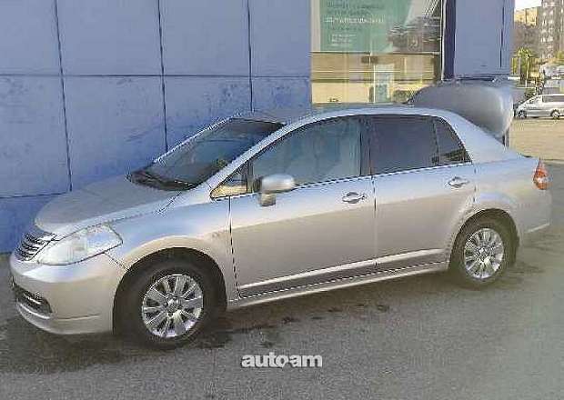 Nissan Tiida