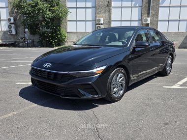 Hyundai Elantra  2024 