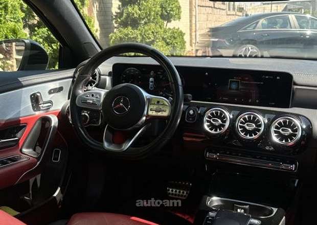 Mercedes-Benz A 220