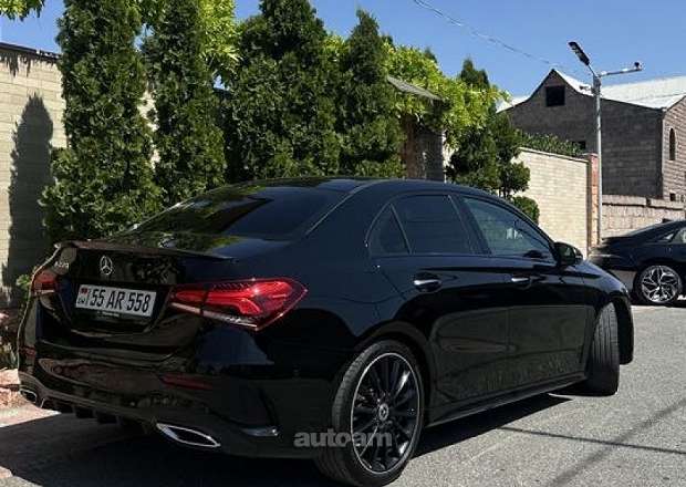 Mercedes-Benz A 220