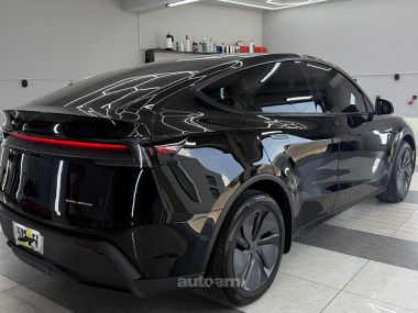 Tesla Model Y  2026 