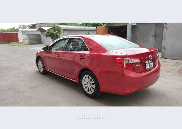Toyota Camry 2014 — фото 10