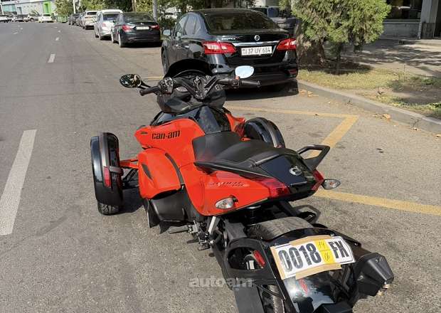 BRP Can-am Spyder RS 2015 — լուսանկար 6