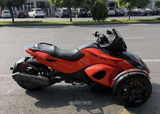 BRP Can-am Spyder RS 2015 — լուսանկար 3