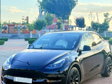 Tesla Model Y  2024 