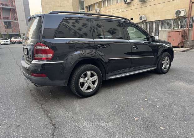 Mercedes-Benz GL 550