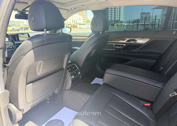 BMW 740