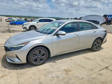 Hyundai Elantra  2021 